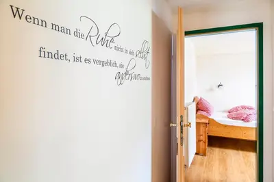 Ein Bett oder Betten in einem Zimmer der Unterkunft Wohlfühlbauernhof Bambichlhof