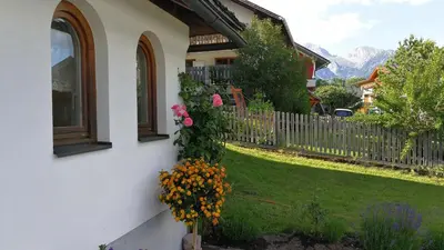 Ein allgemeiner Bergblick oder ein Berglick von der Ferienwohnung aus