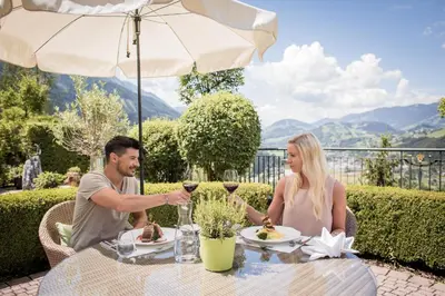Ein allgemeiner Bergblick oder ein Berglick von des Hotels aus