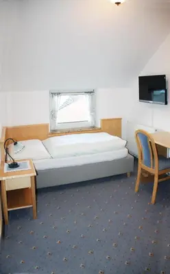 Ein Bett oder Betten in einem Zimmer der Unterkunft Gasthof Alte Tanne