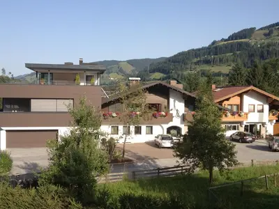 Ein allgemeiner Bergblick oder ein Berglick von der Pension aus