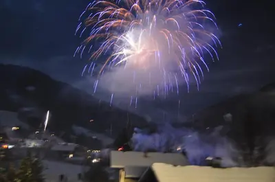 Ein allgemeiner Bergblick oder ein Berglick von der Pension aus
