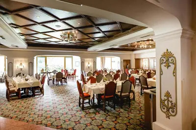 Ein Restaurant oder anderes Speiselokal in der Unterkunft Hotel Post Abtenau