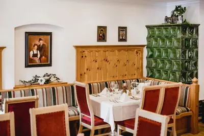 Ein Restaurant oder anderes Speiselokal in der Unterkunft Hotel Post Abtenau