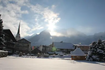 Ein allgemeiner Bergblick oder ein Berglick von des Hotels aus