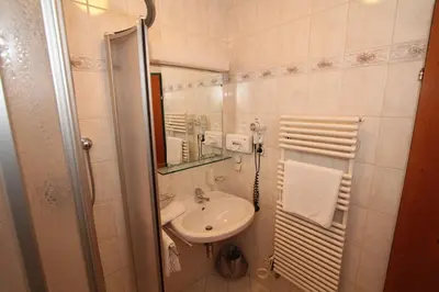 Ein Badezimmer in der Unterkunft Hotel Goldener Stern