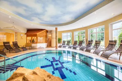 Der Swimmingpool an oder in der Nähe von Familien- und Wellnesshotel Hanneshof