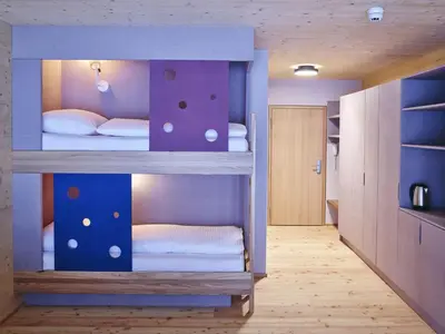 Ein Bett oder Betten in einem Zimmer der Unterkunft Kinderhotel Stegerhof