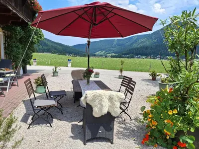 Ein allgemeiner Bergblick oder ein Berglick von der Pension aus