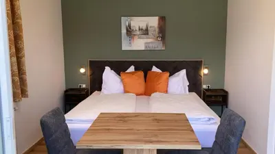Ein Bett oder Betten in einem Zimmer der Unterkunft Hotel Seerose Wolfgangsee