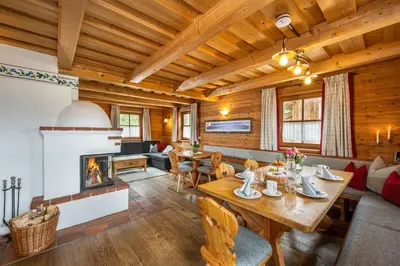 Ein Sitzbereich in der Unterkunft Alpine-Lodge
