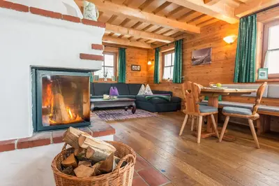 Ein Sitzbereich in der Unterkunft Alpine-Lodge