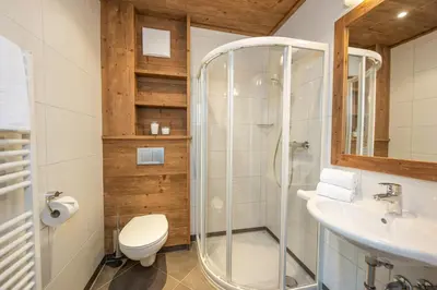 Ein Badezimmer in der Unterkunft Alpine-Lodge