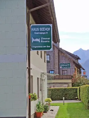 Ein allgemeiner Bergblick oder ein Berglick von des Privatzimmers aus