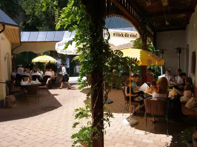 Ein Restaurant oder anderes Speiselokal in der Unterkunft Gasthof Goldene Traube