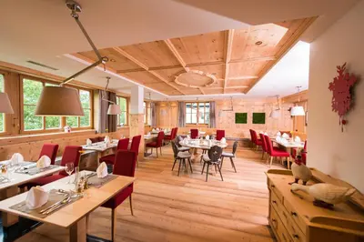 Ein Sitzbereich in der Unterkunft Hotel Forellenhof