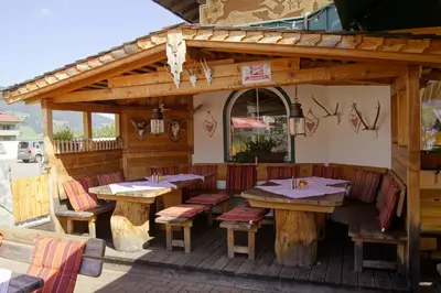 Ein Restaurant oder anderes Speiselokal in der Unterkunft Appartement Jagdhof
