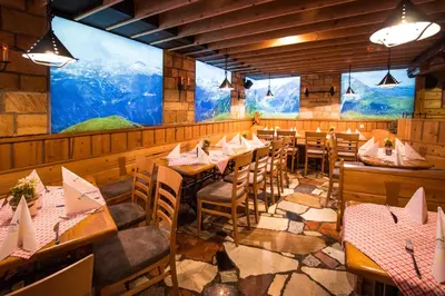 Ein Restaurant oder anderes Speiselokal in der Unterkunft Appartement Jagdhof