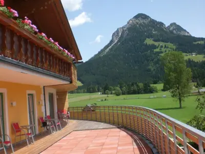 Ein allgemeiner Bergblick oder ein Berglick von des Hotels aus
