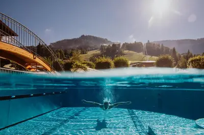 Der Swimmingpool an oder in der Nähe von Hotel Berghof - St Johann in Salzburg