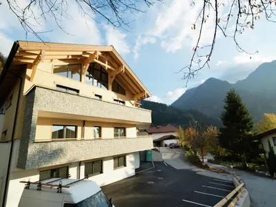 Ein allgemeiner Bergblick oder ein Berglick von des Chalets aus