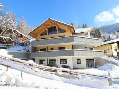 Ein allgemeiner Bergblick oder ein Berglick von des Chalets aus