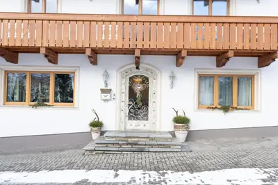 Das Gebäude in dem sich das Chalet befindet