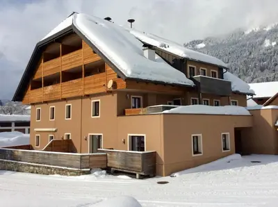 Ein allgemeiner Bergblick oder ein Berglick von of country house aus