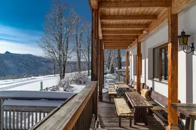 Ein allgemeiner Bergblick oder ein Berglick von des Hotels aus