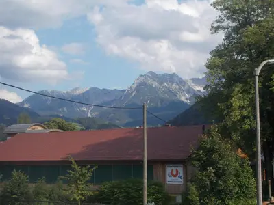 Ein allgemeiner Bergblick oder ein Berglick von der Ferienwohnung aus