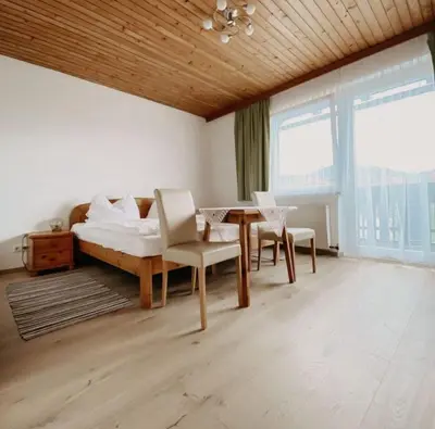 Ein Bett oder Betten in einem Zimmer der Unterkunft Gästehaus Lemmerer