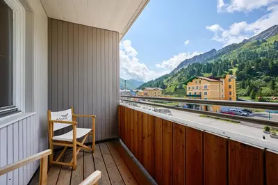 Ein allgemeiner Bergblick oder ein Berglick von des Hotels aus