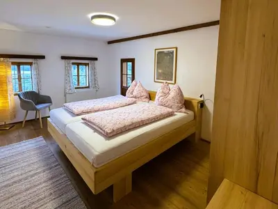 Ein Bett oder Betten in einem Zimmer der Unterkunft Attersee-Chalet Angermann Familie Spalt