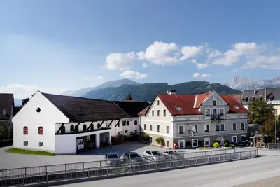 Ein allgemeiner Bergblick oder ein Berglick von des Gasthauses aus