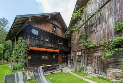 Das Gebäude in dem sich das Ferienhaus befindet