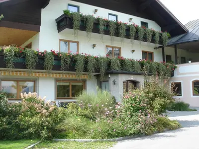 Ein Garten an der Unterkunft Pension Anna