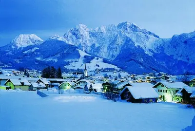 Ein allgemeiner Bergblick oder ein Berglick von des Hotels aus