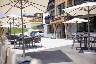 Ein Restaurant oder anderes Speiselokal in der Unterkunft CARPE SOLEM Jules