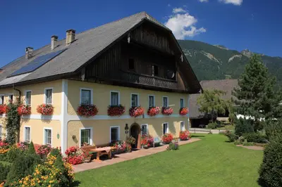 Ein allgemeiner Bergblick oder ein Berglick von der Ferienwohnung aus