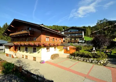 Das Gebäude in dem sich die Pension befindet