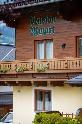 Das Gebäude in dem sich die Pension befindet