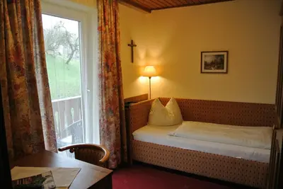 Ein Bett oder Betten in einem Zimmer der Unterkunft Kirchenwirt Gosau