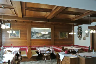 Ein Restaurant oder anderes Speiselokal in der Unterkunft Kirchenwirt Gosau