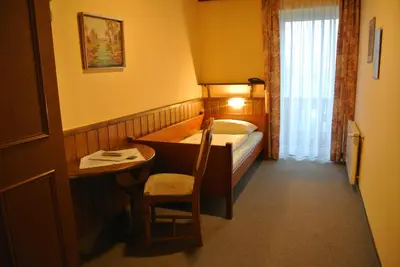 Ein Bett oder Betten in einem Zimmer der Unterkunft Kirchenwirt Gosau
