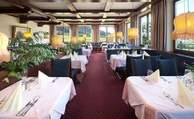 Ein Restaurant oder anderes Speiselokal in der Unterkunft Seehotel Garni Pöllmann