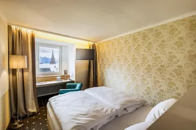 Ein Bett oder Betten in einem Zimmer der Unterkunft Keramikhotel Goldener Brunnen