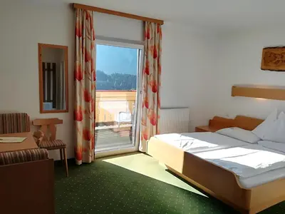 Ein Bett oder Betten in einem Zimmer der Unterkunft Hotel Pension Sonnenuhr