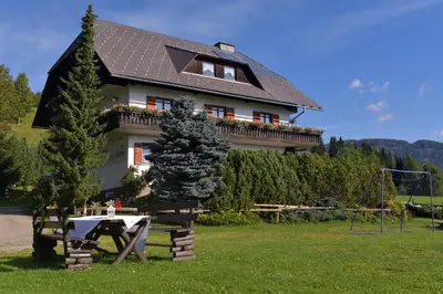Ein Garten an der Unterkunft Gästehaus Bischof