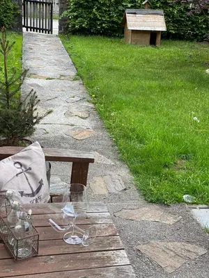 Ein Garten an der Unterkunft Alpen Apartement