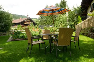 Ein Garten an der Unterkunft Gästehaus Brigitte